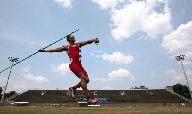 郭艾伦训练营上演欧洲步教学，萌娃模仿引走步争议笑翻全场