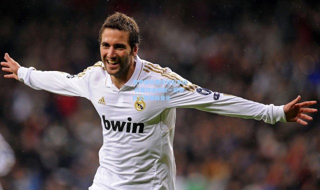 意甲海外赛计划引争议 科莫球迷静默一刻钟抗议联赛商业化